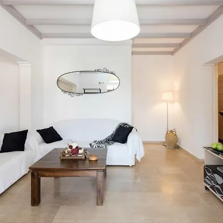 Karyotiko Sleeps 7 Pool Air Con Wifi *