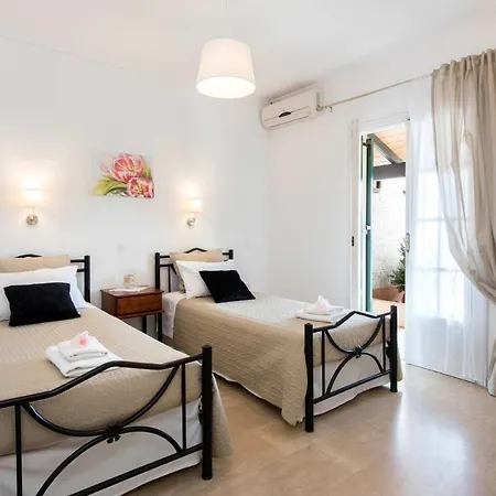 Karyotiko Sleeps 7 Pool Air Con Wifi