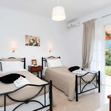 Karyotiko Sleeps 7 Pool Air Con Wifi *